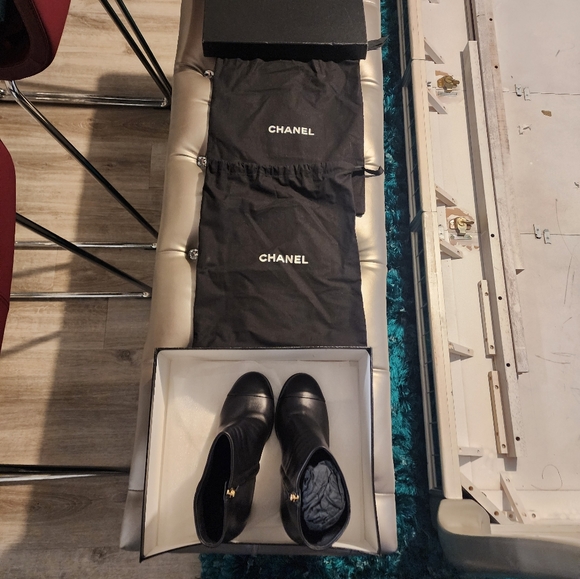 Gorgeous Authentic Chanel Ankle Boots - Picture 5 of 9